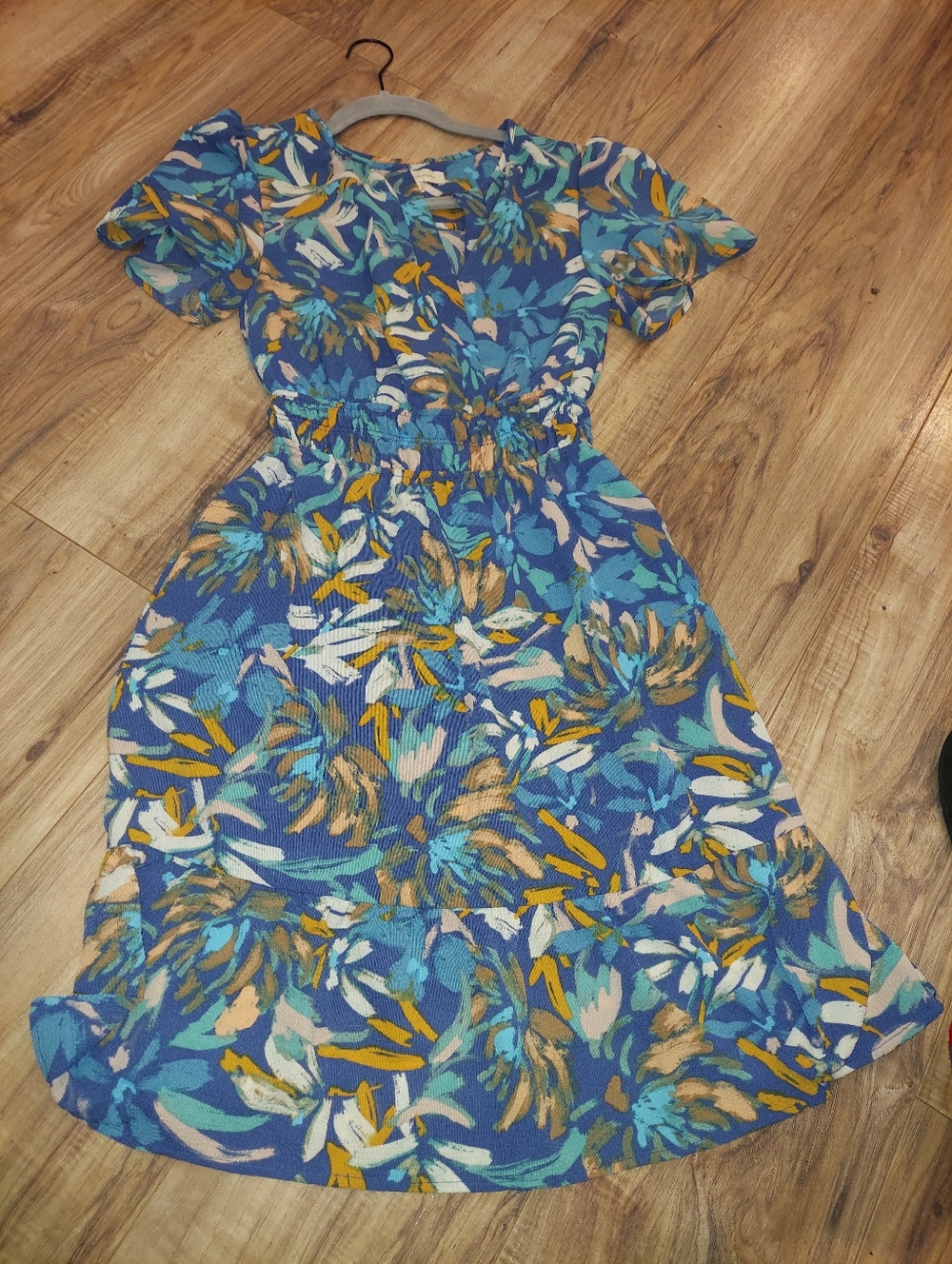 Monteau Women Floral Boutique Faux Wrap Dress Sz XS. Ruched Waist Band Pockets